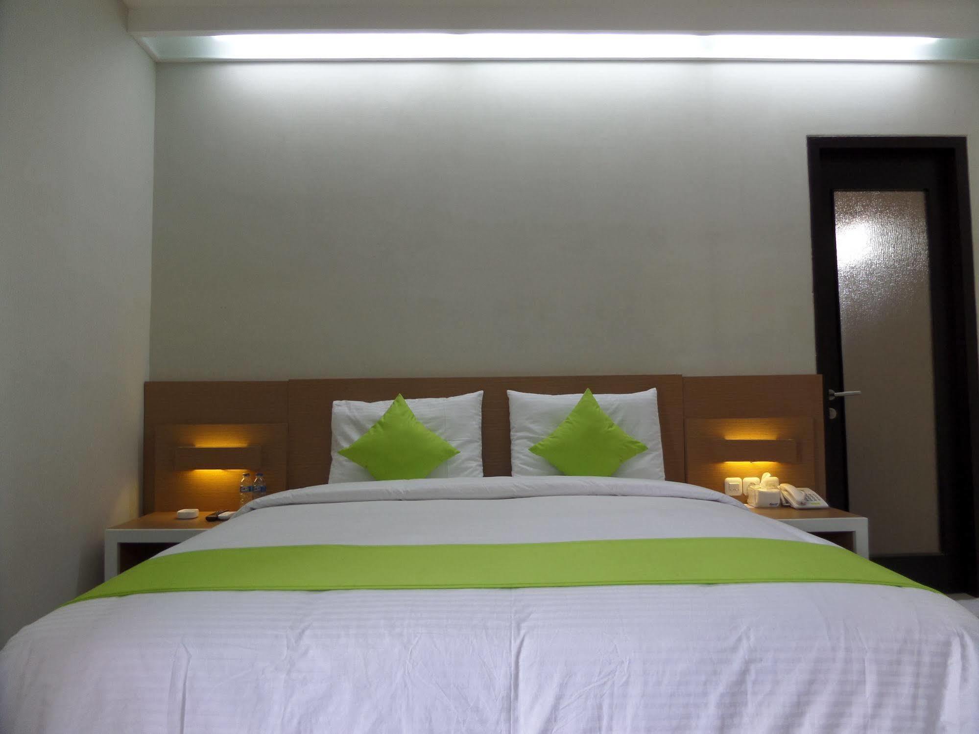Shinta Wisma tamu *